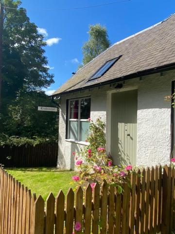 Cobbler'S Cottage At Kindrochet, Strathtay Pitlochry Zewnętrze zdjęcie